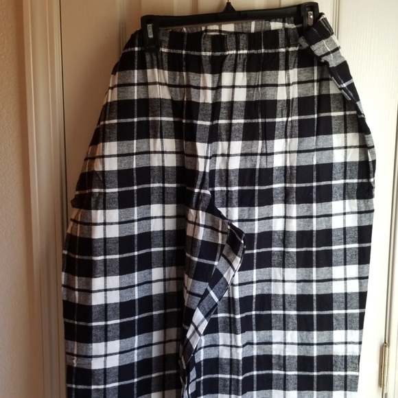 NWT SECRET TREASURES BLACK PLAID 2-PIECE PJ SET - Picture 2 of 7